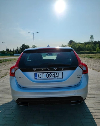 Volvo V60 cena 65000 przebieg: 99750, rok produkcji 2018 z Toruń małe 211